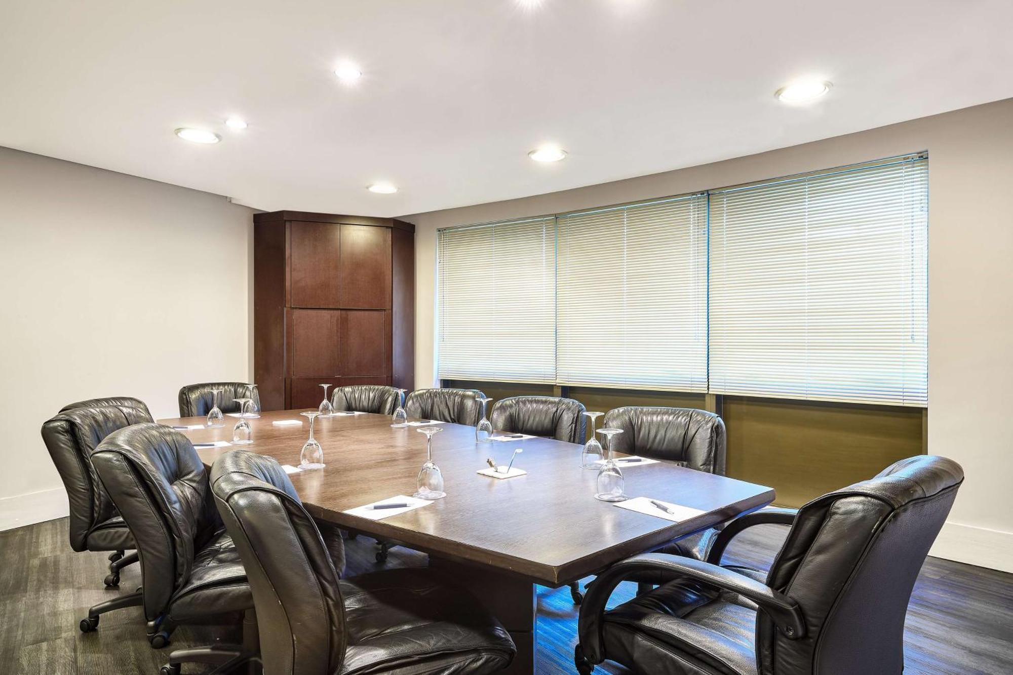 Hilton Porto Alegre, Brazil Hotel Exterior photo Boardroom at the London office
