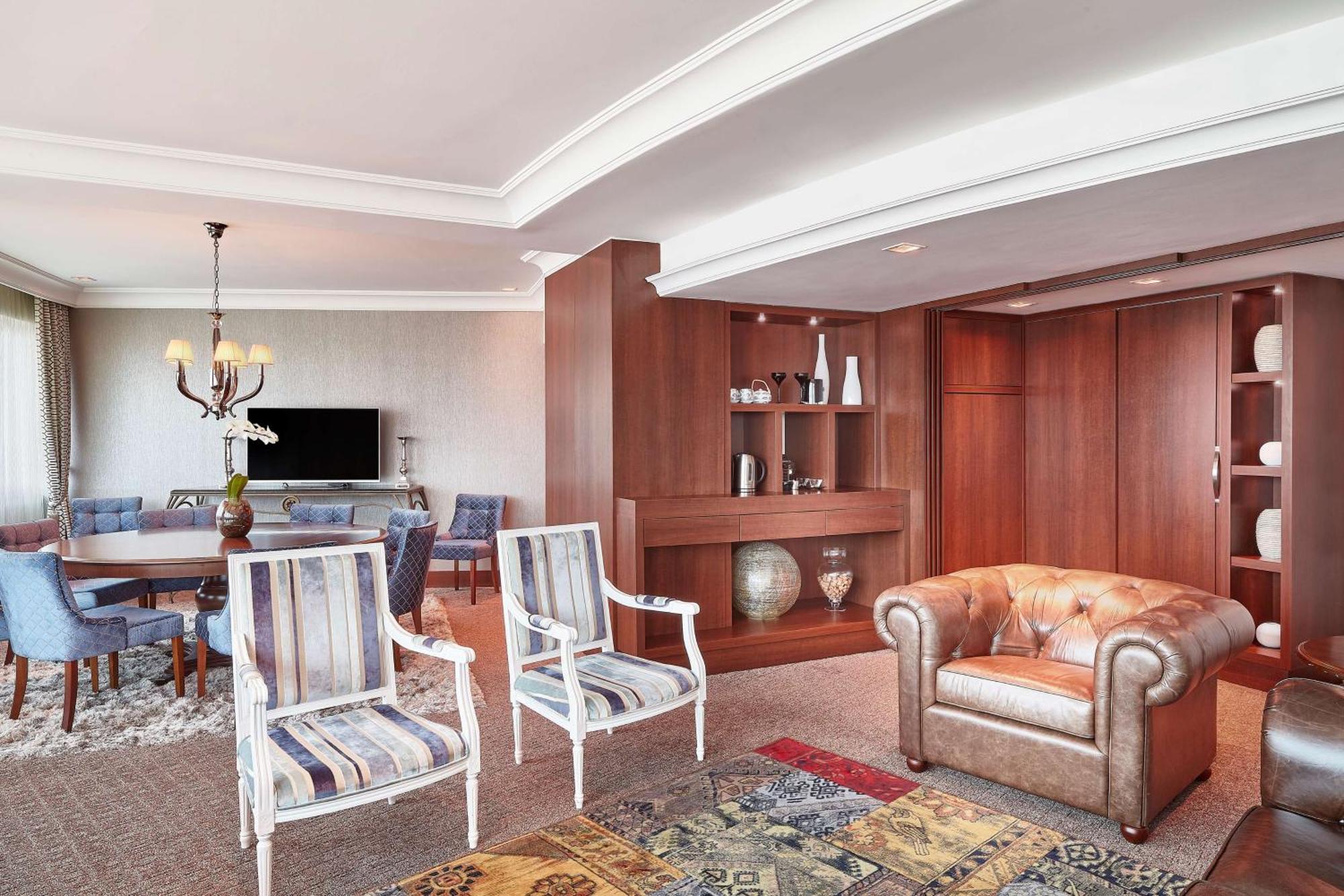 Hilton Porto Alegre, Brazil Hotel Exterior photo A living room