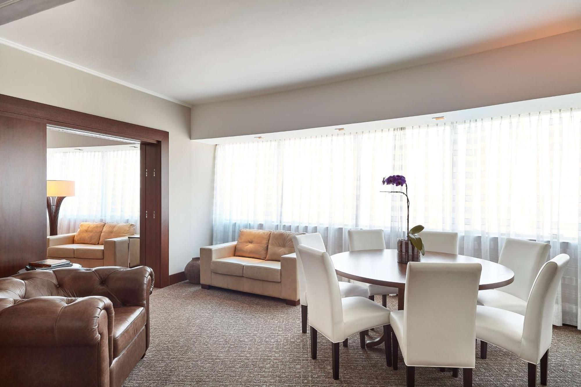 Hilton Porto Alegre, Brazil Hotel Exterior photo Suite at the hotel