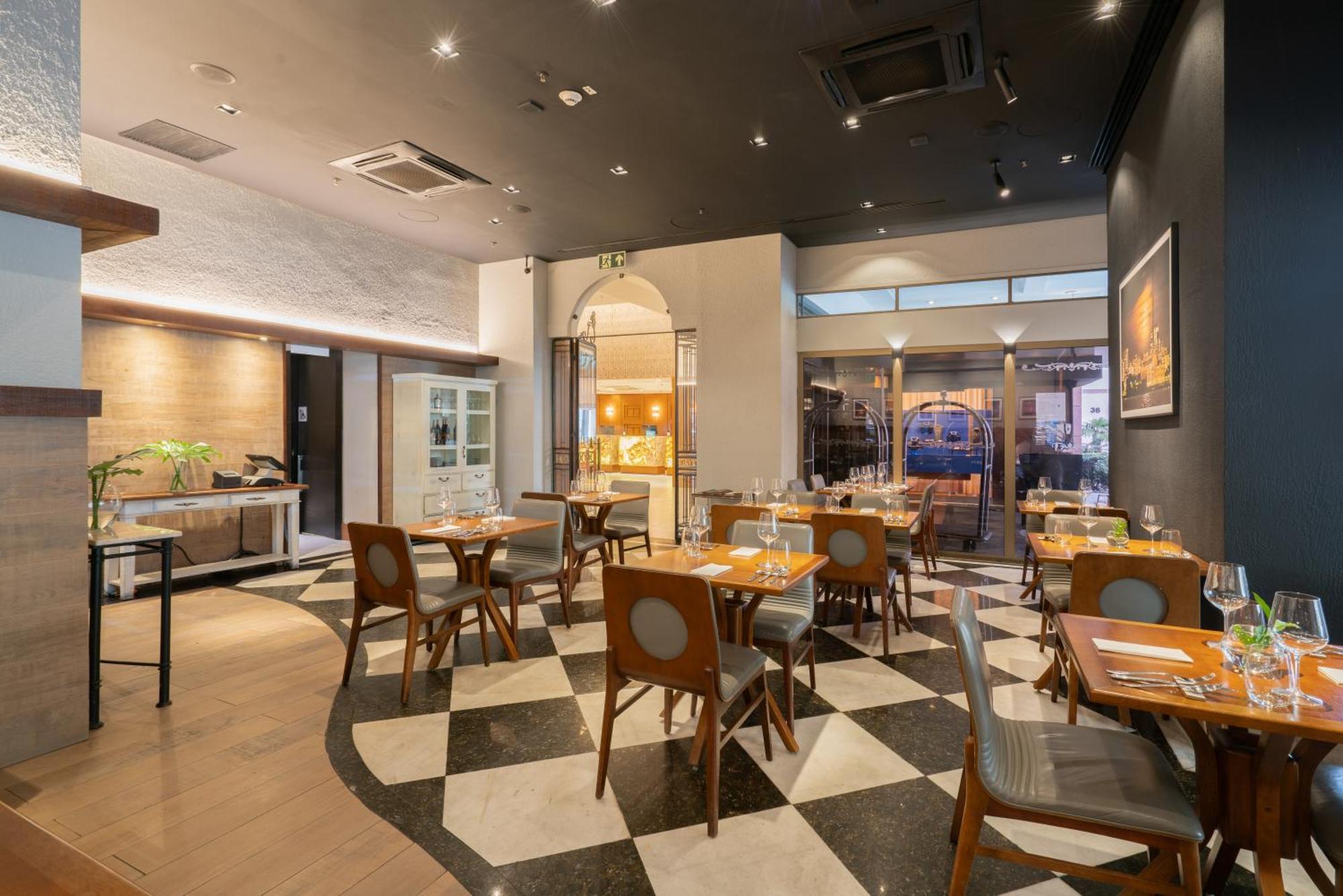 Hilton Porto Alegre, Brazil Hotel Exterior photo Restaurant