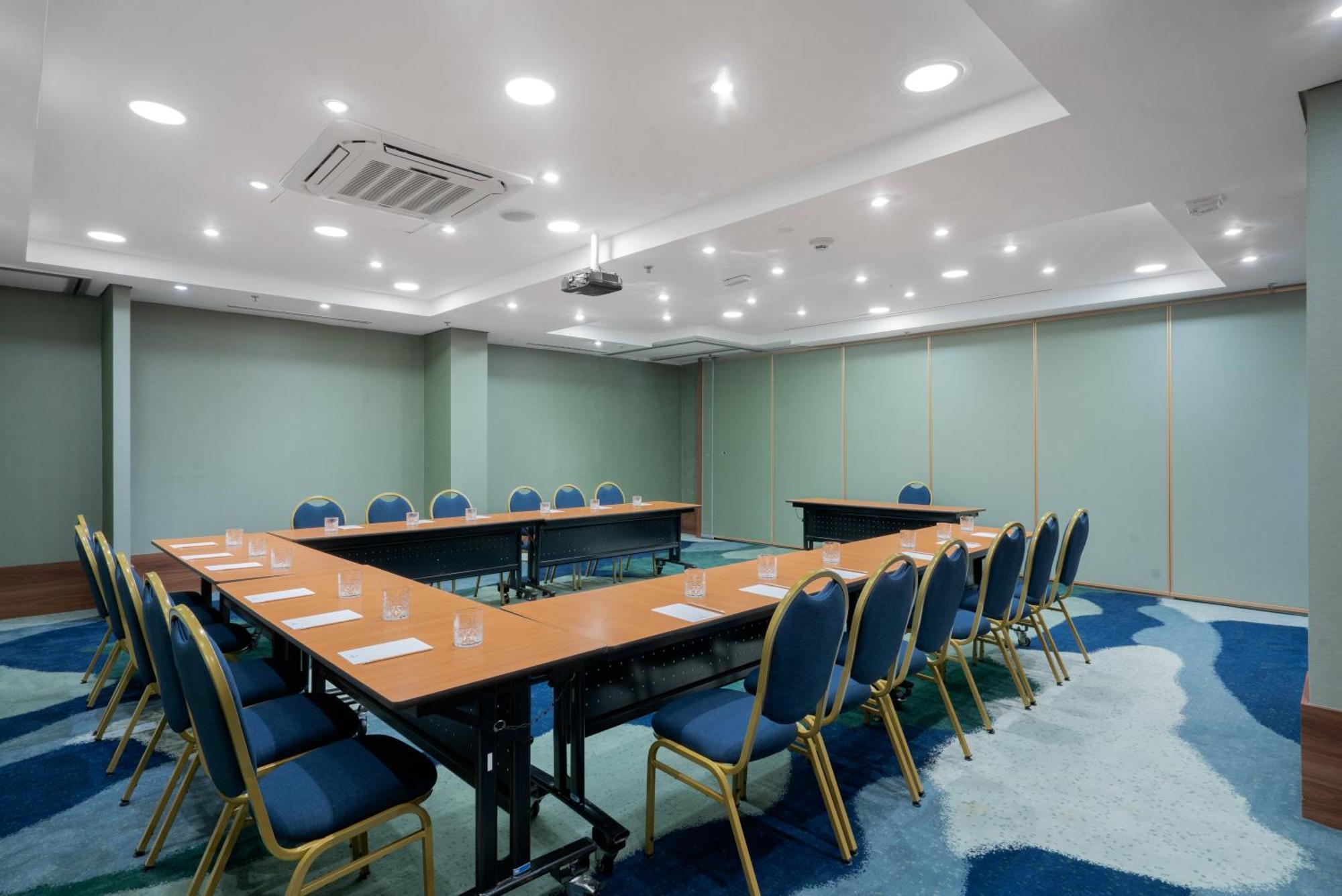 Hilton Porto Alegre, Brazil Hotel Exterior photo Meeting room