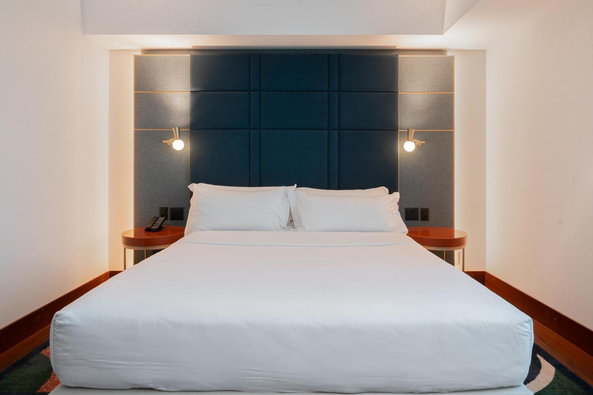 Hilton Porto Alegre, Brazil Hotel Exterior photo A bedroom at the hotel