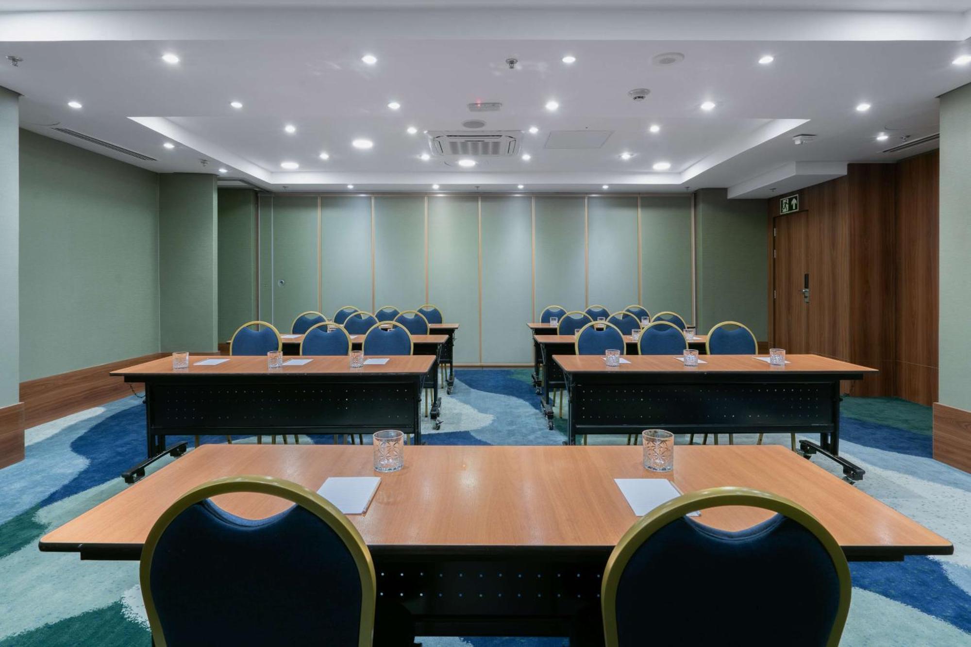 Hilton Porto Alegre, Brazil Hotel Exterior photo Meeting room